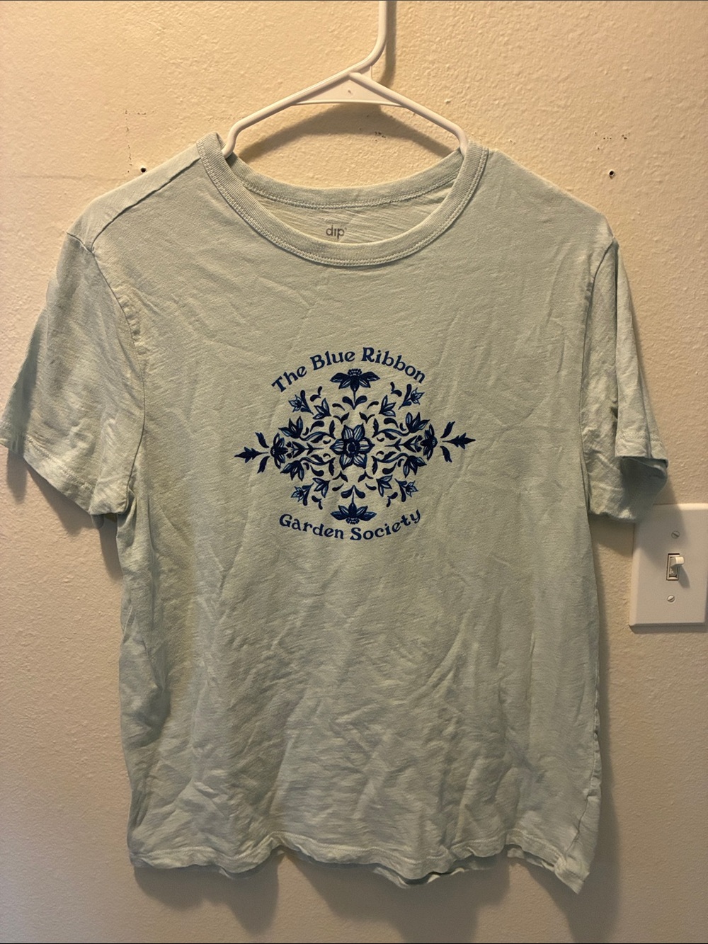 dip Pale Blue Short-Sleeve Tee with Dark Blue Floral Emblem